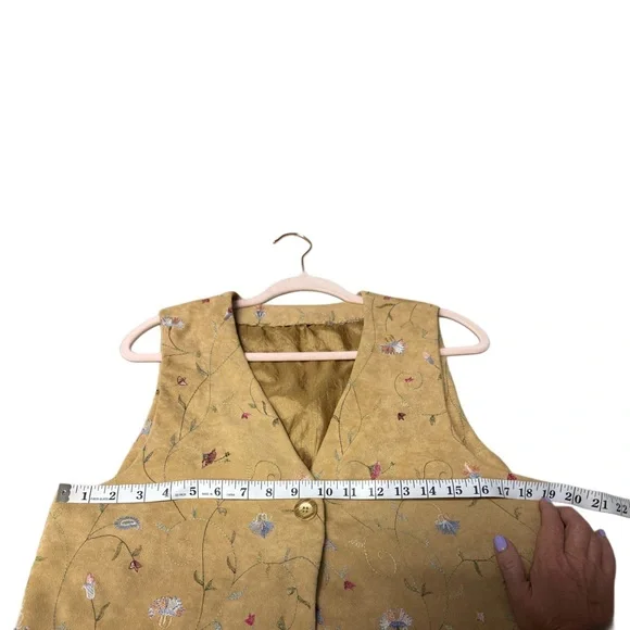 Floral Embroidered Yellow Vest - Picture 7 of 8